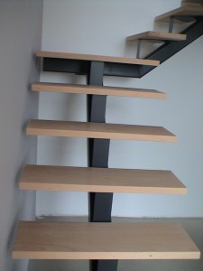 Escalier d'intérieur sur limon central