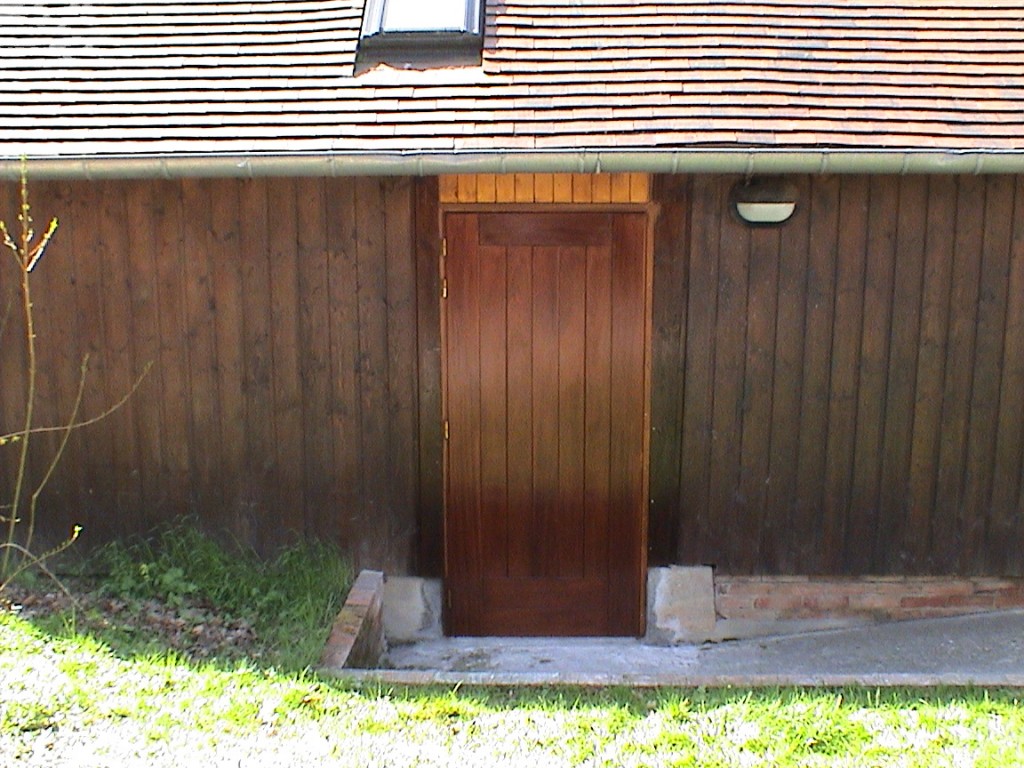 Porte De Service Ouverture Vers L Extérieur